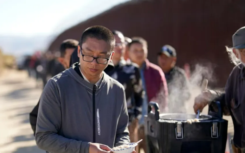 重磅！美国第五架遣返航班飞至中国！庇护门槛越来越高！已有74万人被遣返...