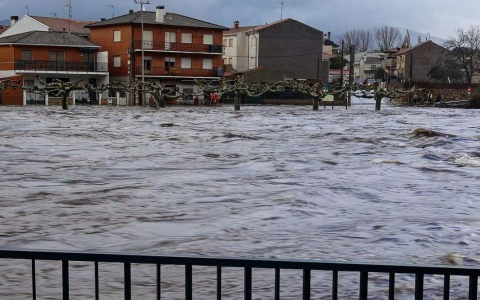 马德里强降雨引发多起积水救援，市政府发布安全提示