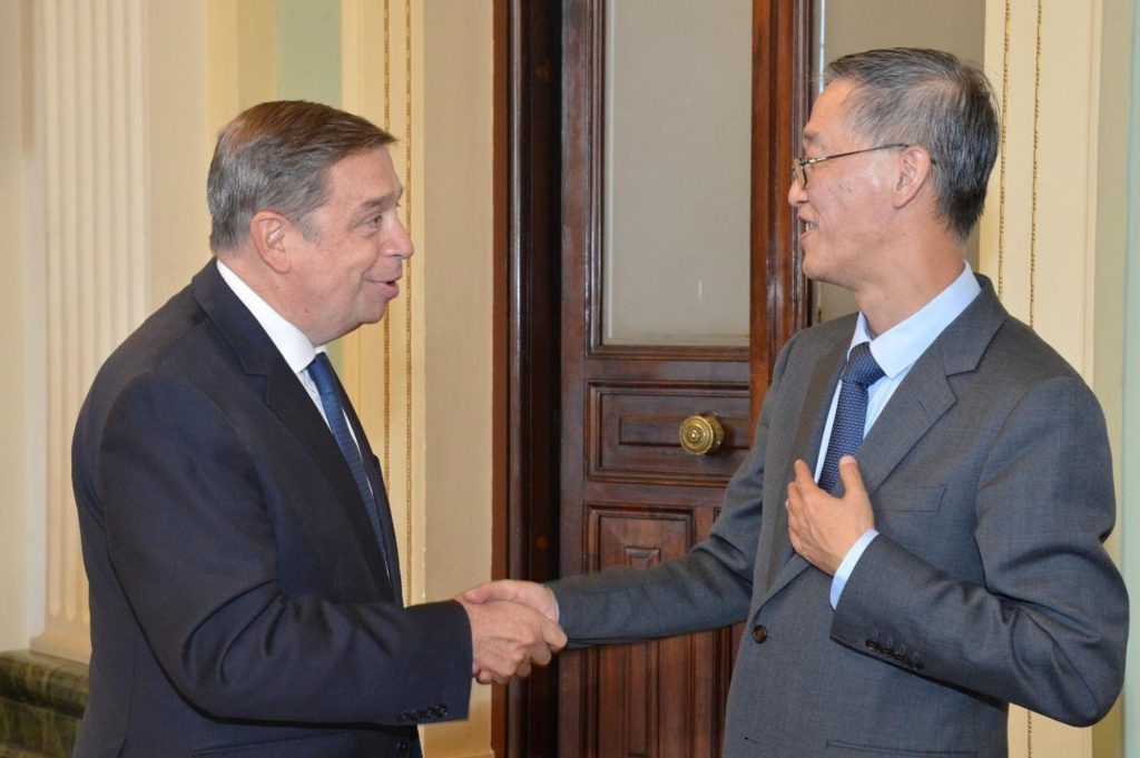 西班牙与中国农业合作再升级：猪肉与橄榄油出口引领1.86亿欧元贸易额