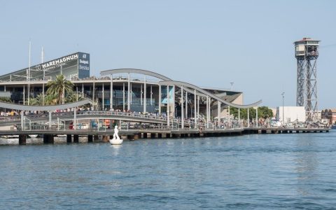 <p><strong>巴塞罗那Maremágnum商场疫情期间索赔86万欧元遭拒，Cataluña政府称不予赔偿</strong></p>