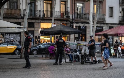 <p>巴塞罗那治安危机：盗窃案全欧第二！暴力抢劫激增23%、性侵案暴涨403%，游客安全谁来保障？</p>