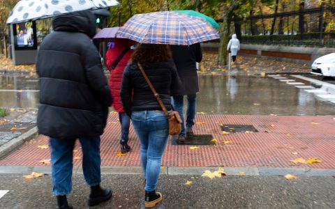 "马德里周六天气预报：普遍降雨、气温下降，山区或迎2100米降雪线！"