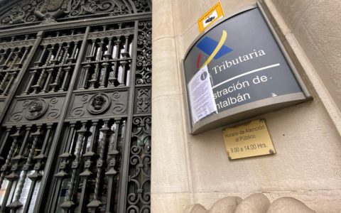 <p><strong>Verifactu新规出台：企业及个体经营者将无法删除或篡改发票</strong><br><br><strong>简介：</strong> 西班牙推出Verifactu新规，旨在防止企业及个体经营者删除或修改已开具的发票，确保税务透明化与合规性。这一举措将对财务管理和税务申报产生深远影响。</p>