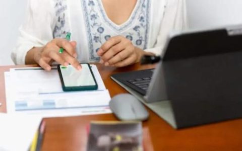 税务局警告：违反新规的自营业主最高可罚款5万欧元