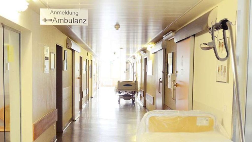 当前图片没有替代文字。文件名为：40610322-ein-gang-im-krankenhaus-maria-stern-in-remagen-landkreis-ahrweiler-rheinland-pfalz-17ef.jpg