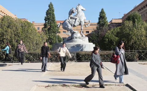 <p><strong>马德里大学预算缩水35%，26位院长联名呼吁社会援助，公立高等教育面临危机！</strong></p>