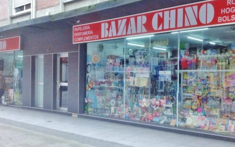 西班牙华人商家转型：传统杂货店面临淘汰，新兴业态迅速崛起