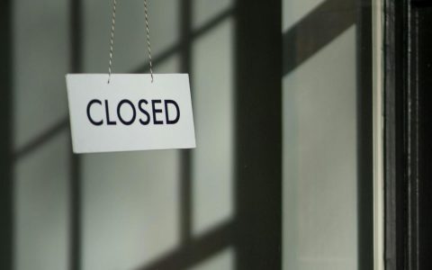 <p><strong>巴塞罗那餐饮业遭遇寒冬：知名餐厅接连倒闭，市场竞争与成本压力成主因</strong></p>