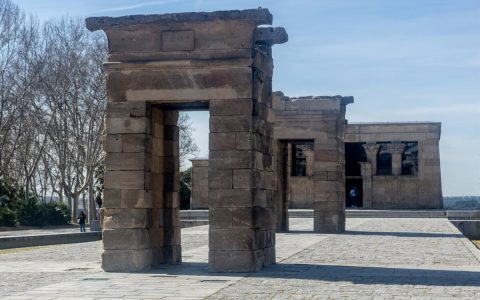 马德里Debod神庙保护引争议：修复水面工程启动，覆盖神庙被指‘改变城市景观