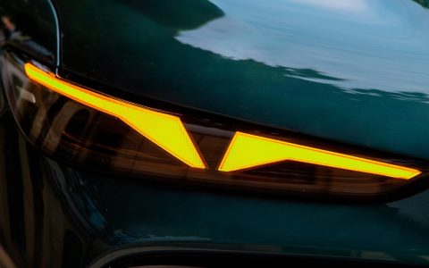 "中国新锐品牌Lepas L8：插电混动SUV进军欧洲市场，挑战Peugeot 5008"