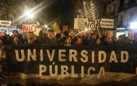 马德里大区主席晒"公立大学文凭"遭打脸！7成师生罢工抗议教育投入仅0.4%GDP