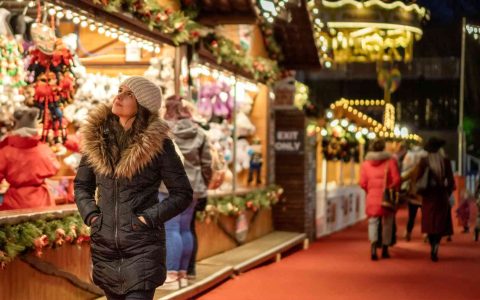 <p><strong>马德里最期待的圣诞市场重磅回归：30米摩天轮、冰场、众多景点点亮节日氛围</strong></p>