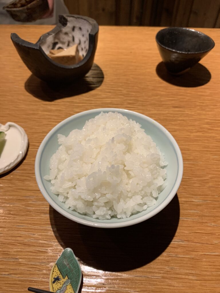 <p><strong>巴黎Oberkampf区新晋日式午市盛宴：25欧享受大阪风味炸串与精致和食体验</strong></p>