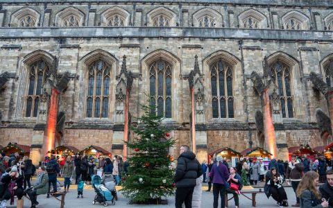<p><strong>【伦敦周边必打卡】温彻斯特大教堂圣诞集市：欧洲最佳圣诞市场之一，沉浸式节日体验！</strong></p>