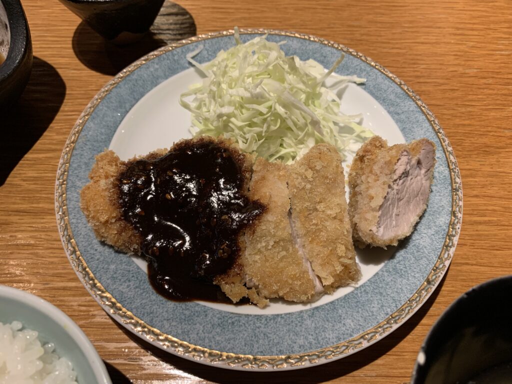 <p><strong>巴黎Oberkampf区新晋日式午市盛宴：25欧享受大阪风味炸串与精致和食体验</strong></p>