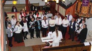 40828159-der-gemischte-chor-und-die-formation-forever-young-gestalten-ein-stimmungsvolles-konzert-3U.jpeg