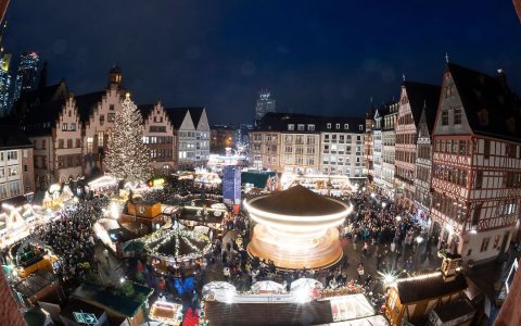 法兰克福向8000名低收入家庭儿童发放圣诞集市礼券