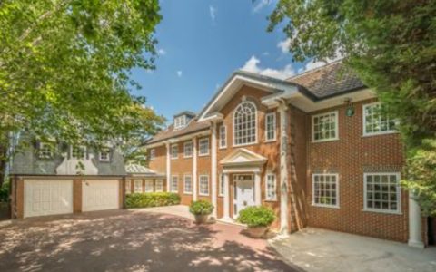 <p>25年首现！伦敦亿万富豪大道旁8卧10卫宫殿豪宅，带泳池桑拿，仅售950万镑</p>