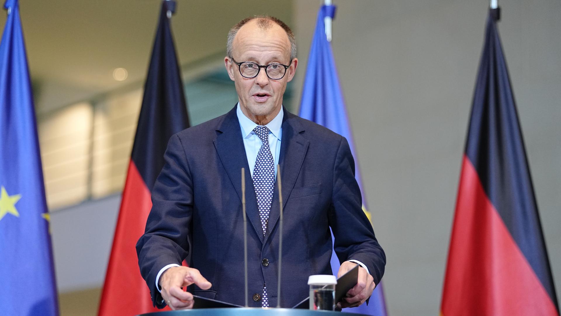 Bundeskanzler Friedrich Merz (CDU) äußert sich nach der Zustimmung des Bundestags zum Rentengesetz der Regierung.