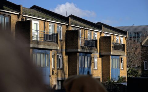 伦敦房市遇冷！2024年房屋交易量跌破2008年金融危机纪录，购房难问题加剧