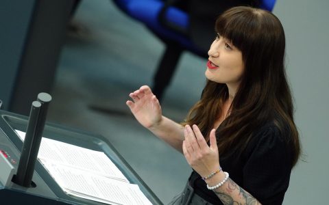 德国养老金法案陷争议：联盟党内分歧加剧，左党弃权引热议