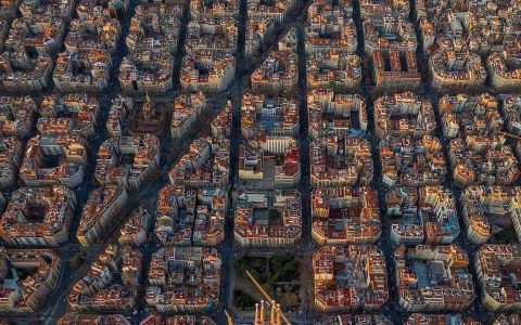 <p><strong>巴塞罗那2024年人均寿命报告：女性87.5岁，男性82岁，社会不平等仍是健康挑战</strong></p>